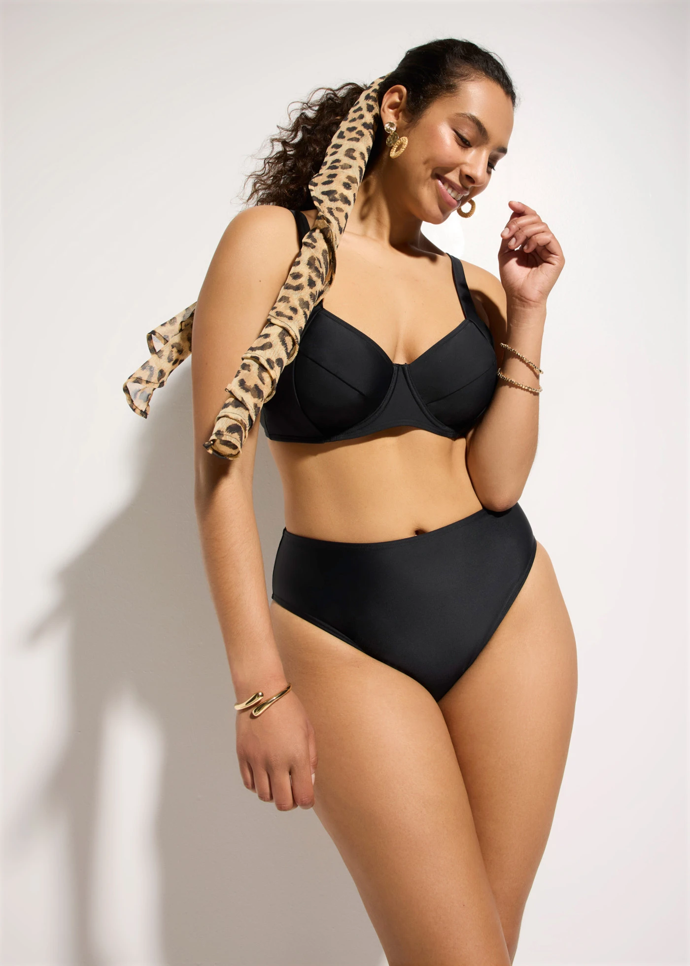 Minimizer bikini met licht corrigerend high waist bikinibroekje (2-dlg. set) • zwart • product-page.page-title-suffix