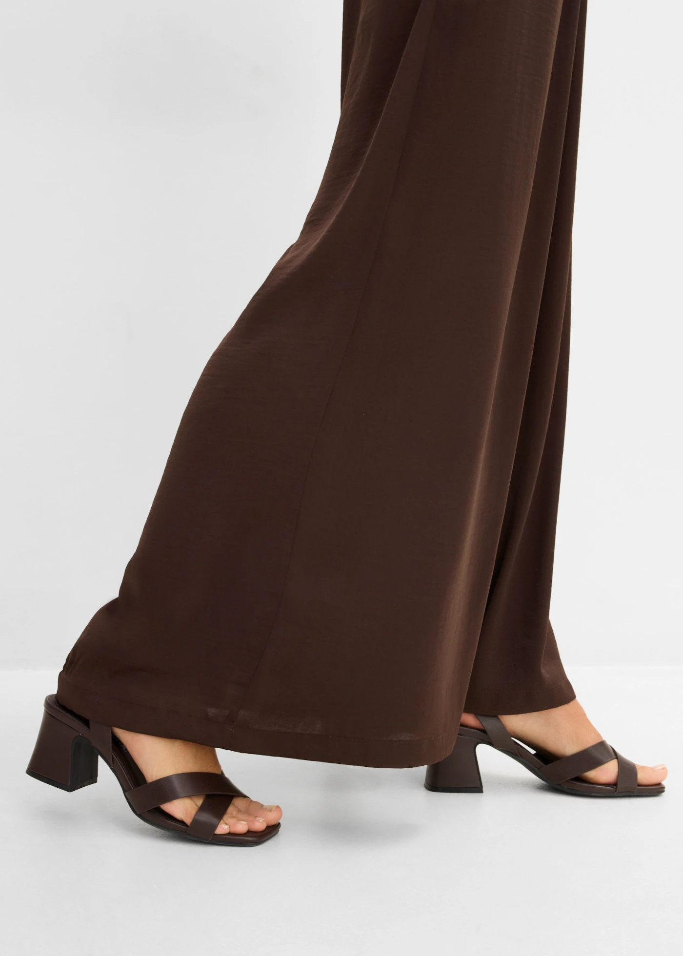 Pantaloni palazzo • maro închis • magazin bonprix