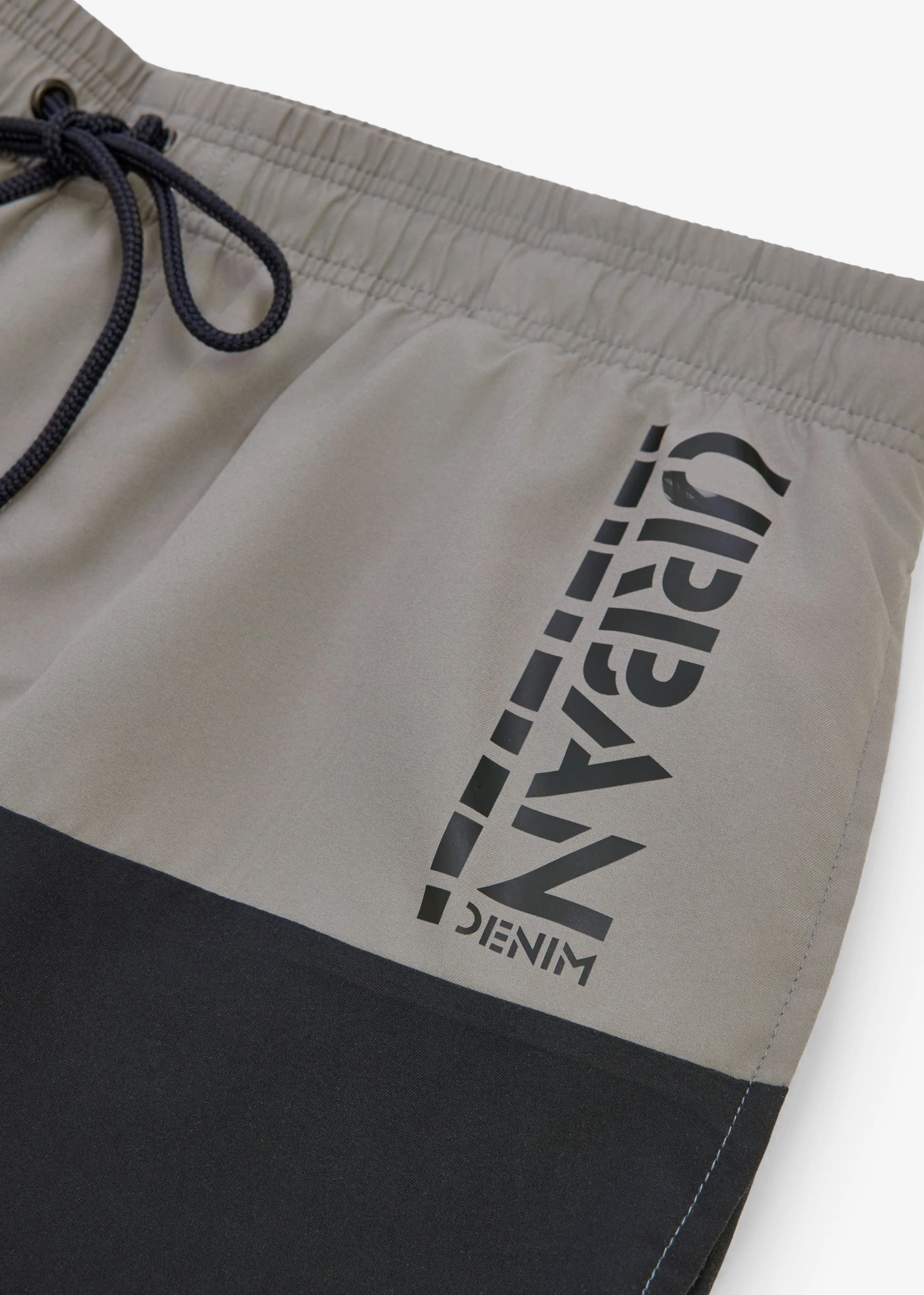 Zwemshort met colorblocking • rookgrijs/zwart • product-page.page-title-suffix
