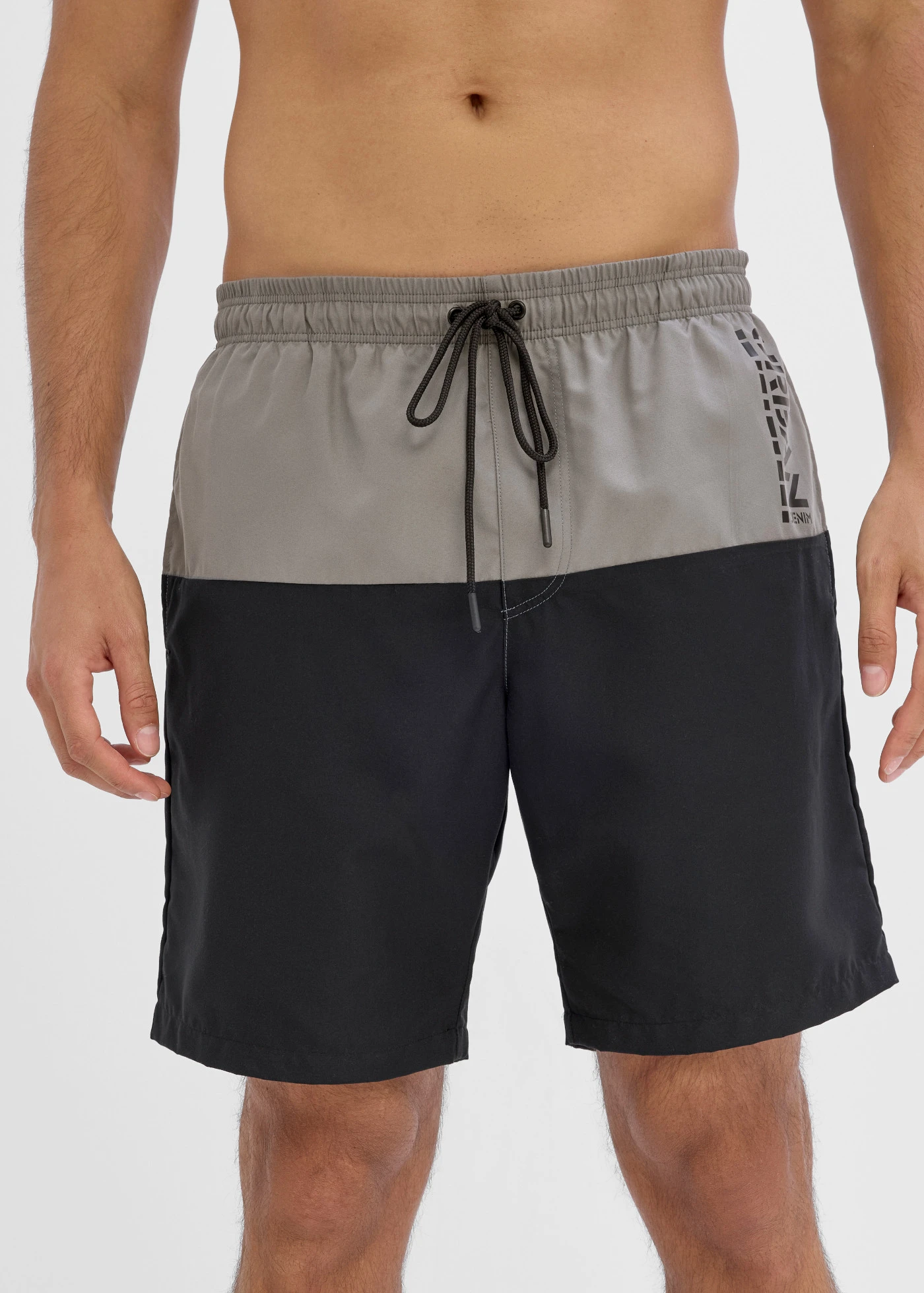 Zwemshort met colorblocking • rookgrijs/zwart • product-page.page-title-suffix