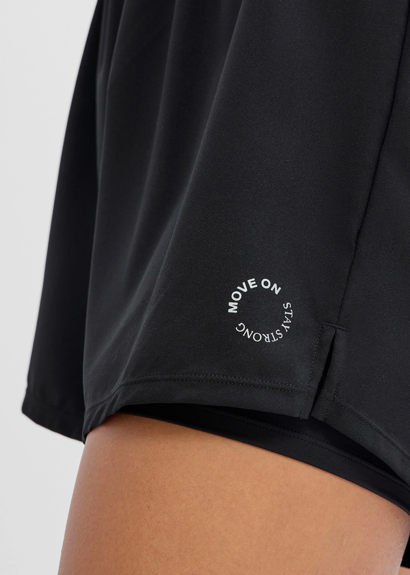Pantaloni scurți sport 2 în 1, ultra-ușori, cu uscare rapidă • negru • magazin bonprix