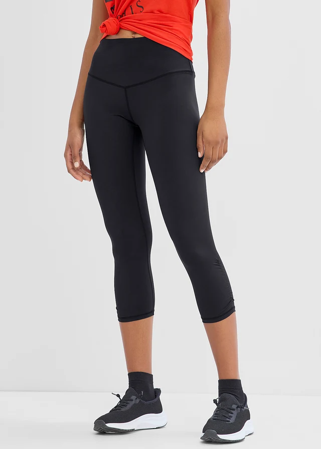Colanți sport capri din material ultrasubțire cu uscare rapidă, model cu încrețituri • negru • magazin bonprix