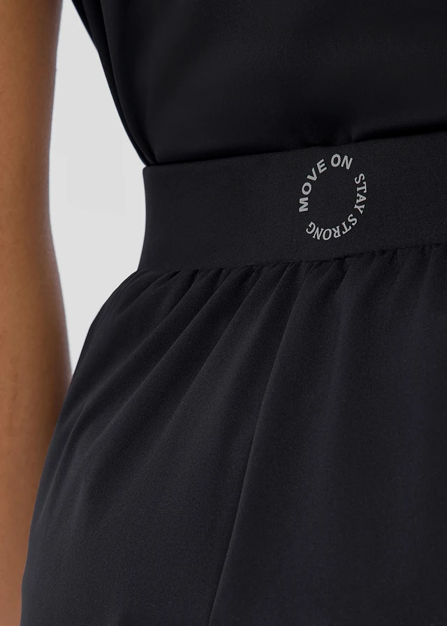 Športové nohavice, Culotte s ozdobnými záhybmi, rýchlo schnúce • čierna • obchod bonprix