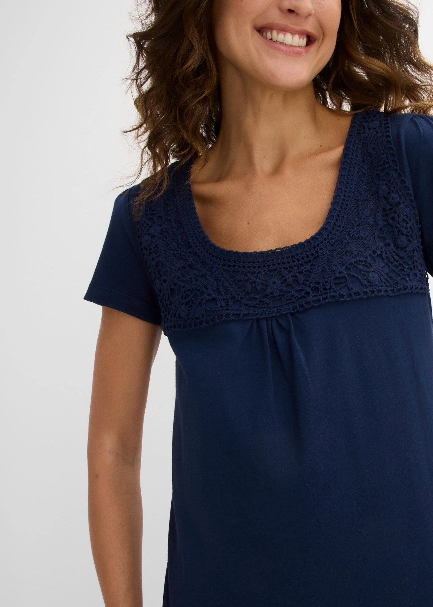 T-shirt coton et dentelle, manches courtes • bleu foncé • Boutique bonprix