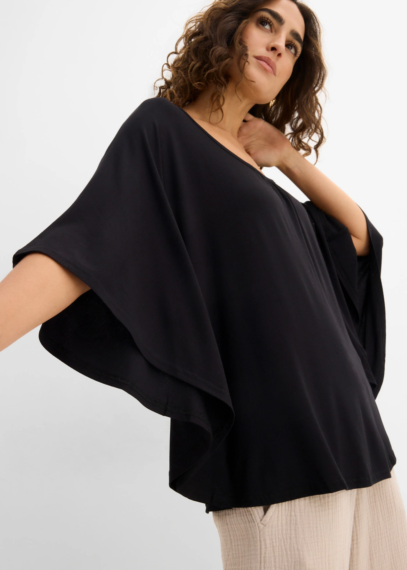 T-shirt en viscose à manches chauve-souris • noir • Boutique bonprix