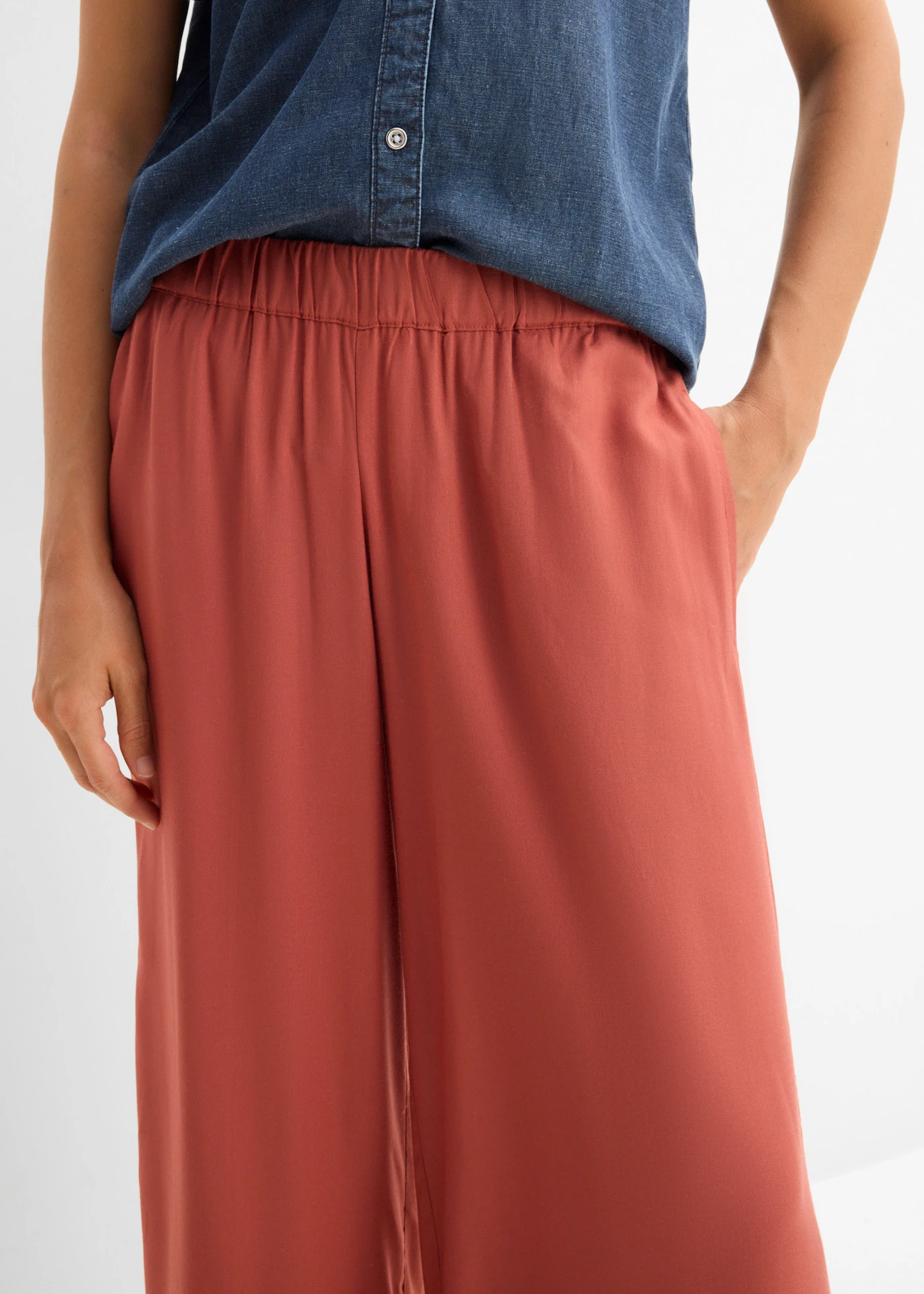 Pantaloni culotte largi din viscoză fluidă • maro marsala • magazin bonprix