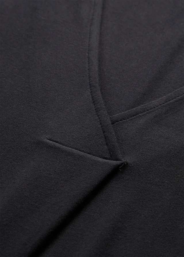 Top in een zachte viscosemix • zwart • product-page.page-title-suffix
