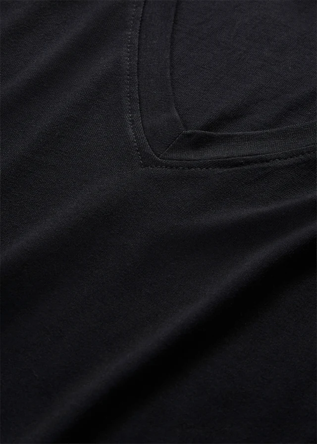 T-shirt z miękkiej wiskozy • czarny • sklep bonprix