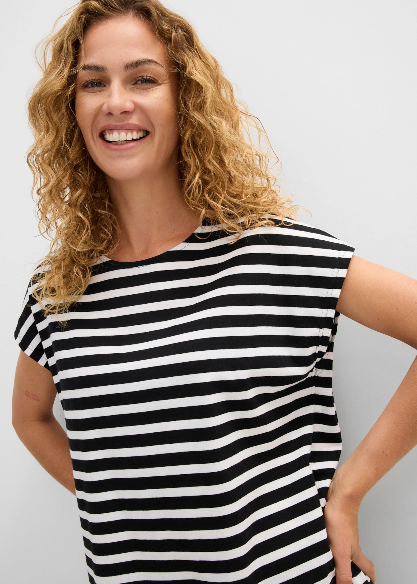 T-shirt 100% coton • noir/blanc rayé • Boutique bonprix