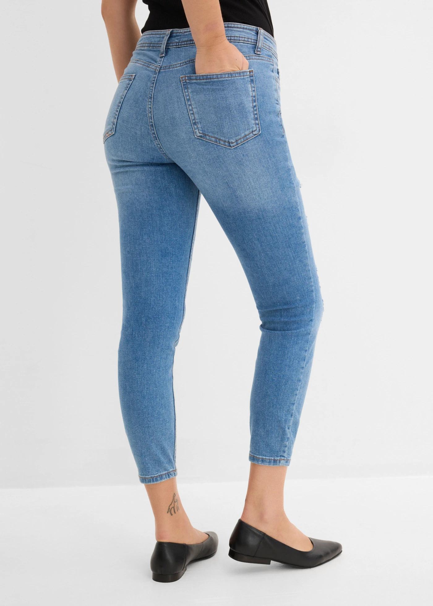 Jean skinny taille mi-haute, effets destroy • bleu clair denim • Boutique bonprix