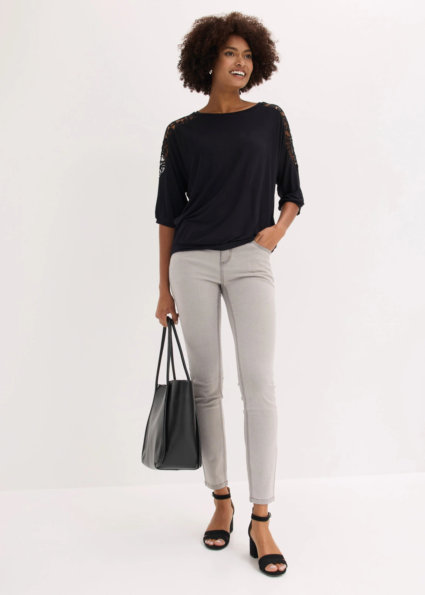 T-shirt oversize en viscose et dentelle • noir • Boutique bonprix