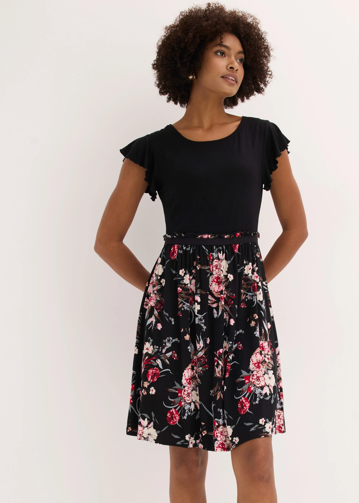 Robe en jersey viscose • noir floral • Boutique bonprix
