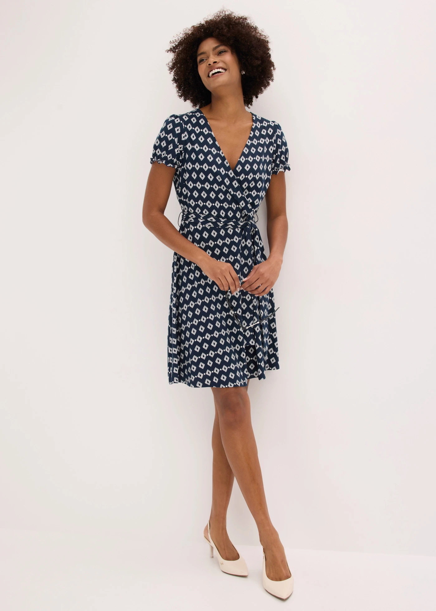 Robe en jersey viscose • bleu foncé   blanc • Boutique bonprix