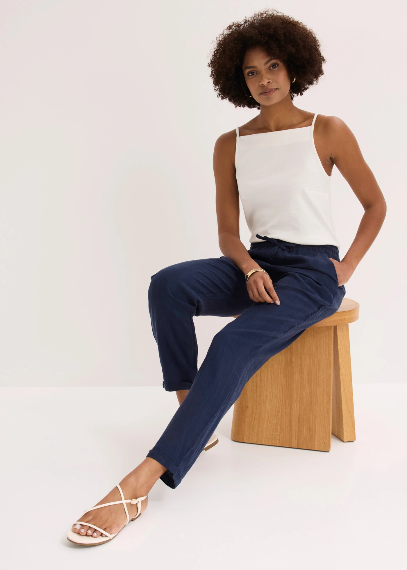 Pantaloni cu in și bată elastică • bleumarin • magazin bonprix