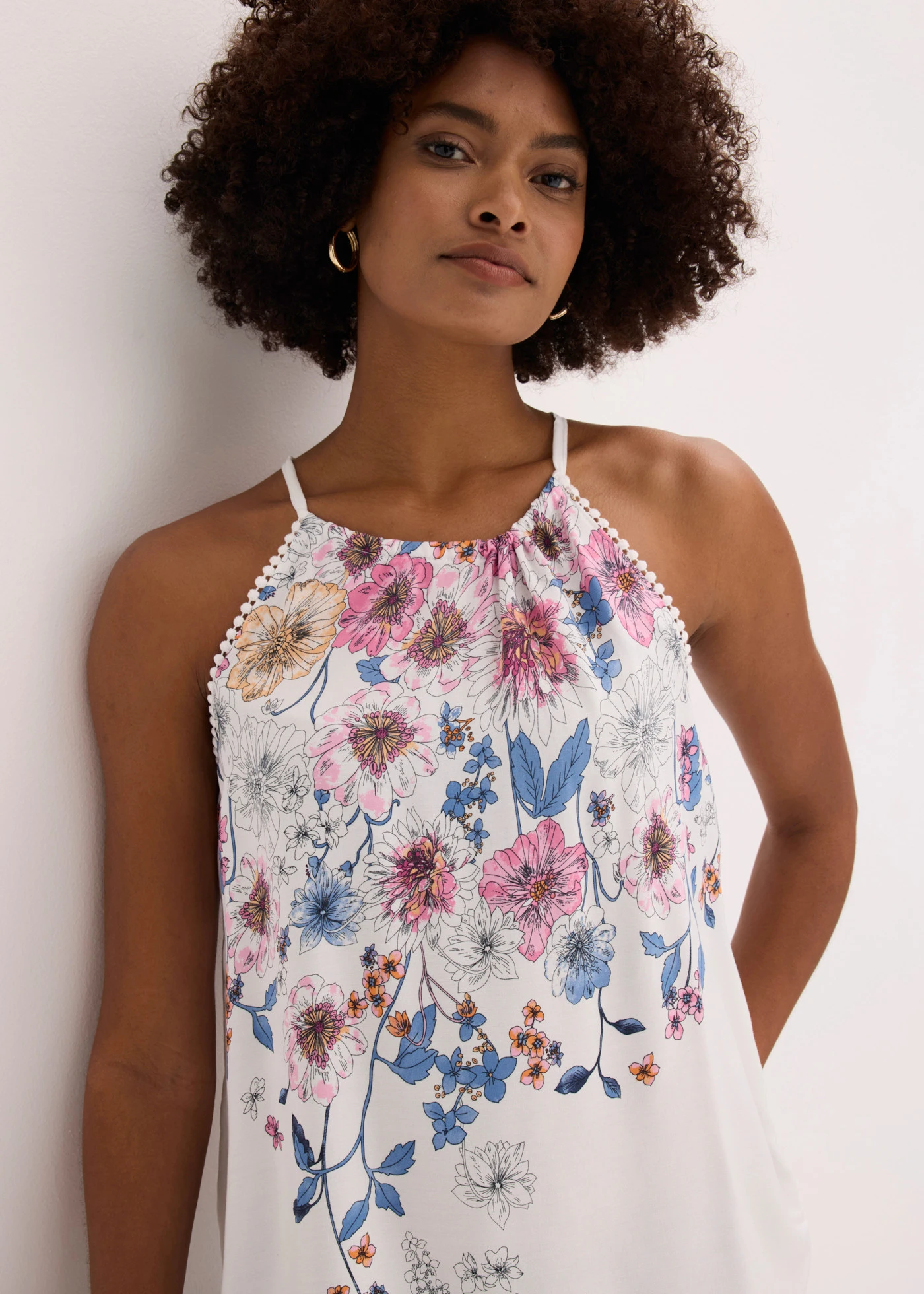 Blousetop van vloeiende viscose • wolwit gebloemd • bonprix online shop