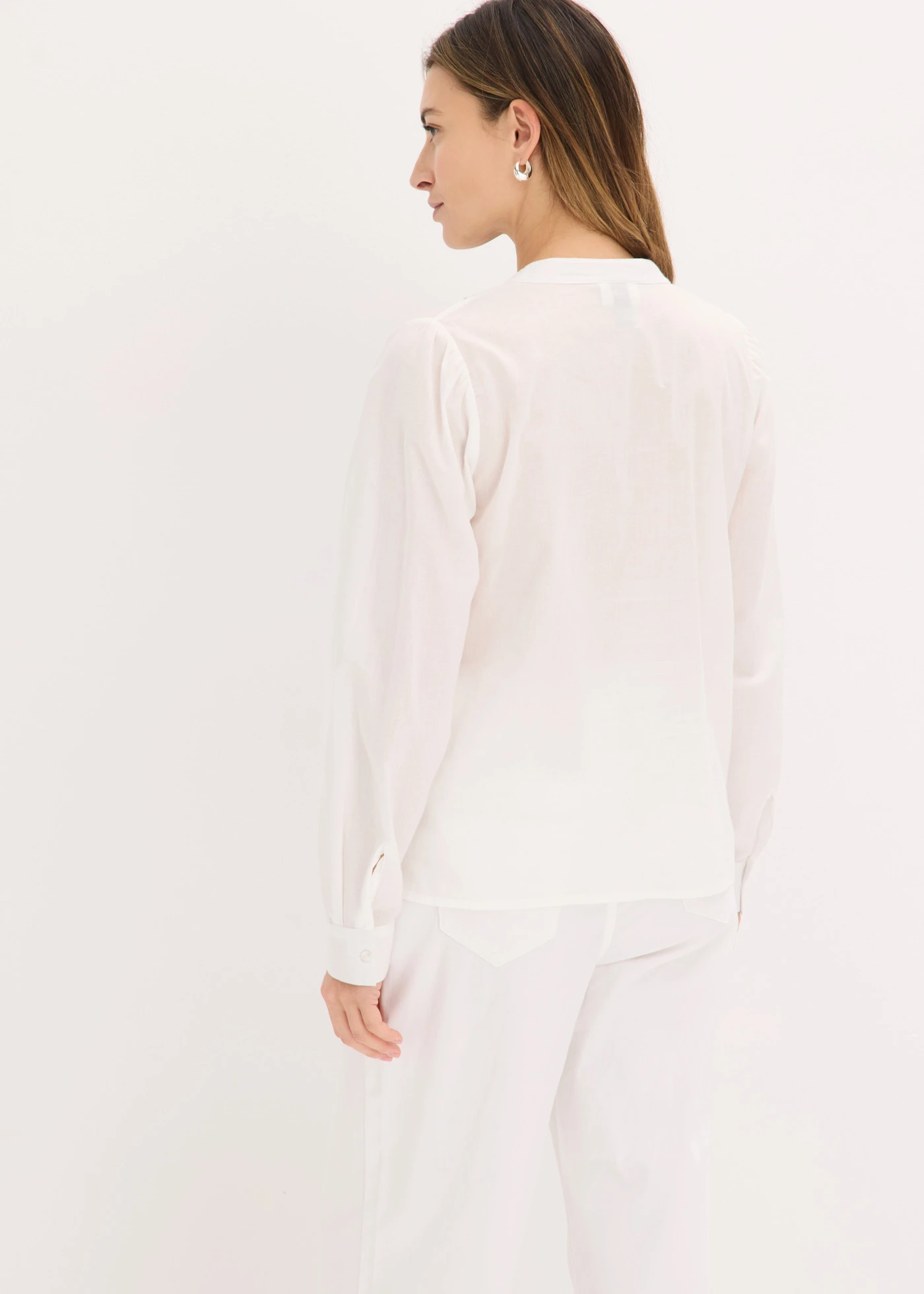 Blouse van puur katoen met borduursel • wit-blauw gebloemd • product-page.page-title-suffix