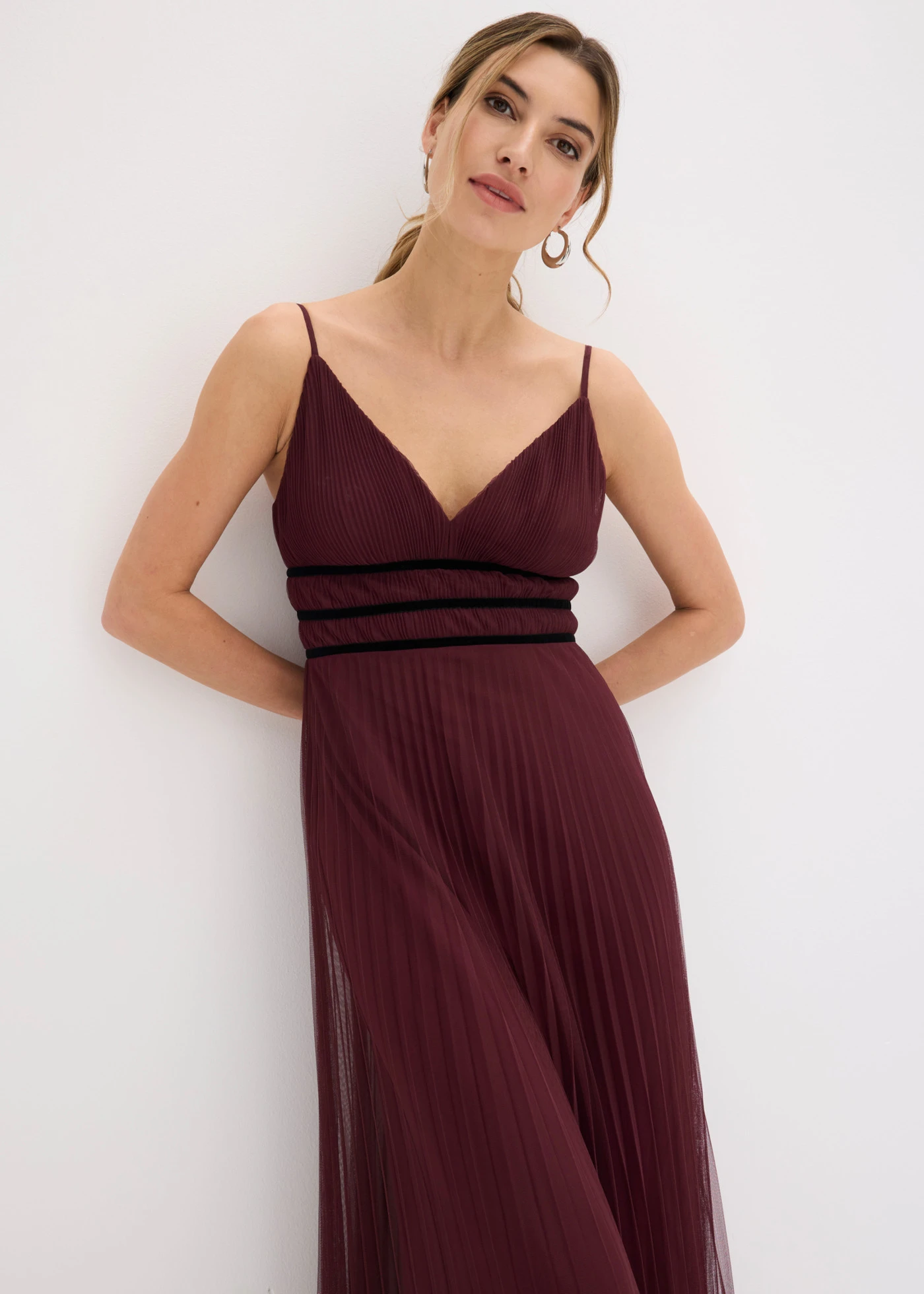 Avondjurk van zachte tule met plissé • bordeaux • product-page.page-title-suffix