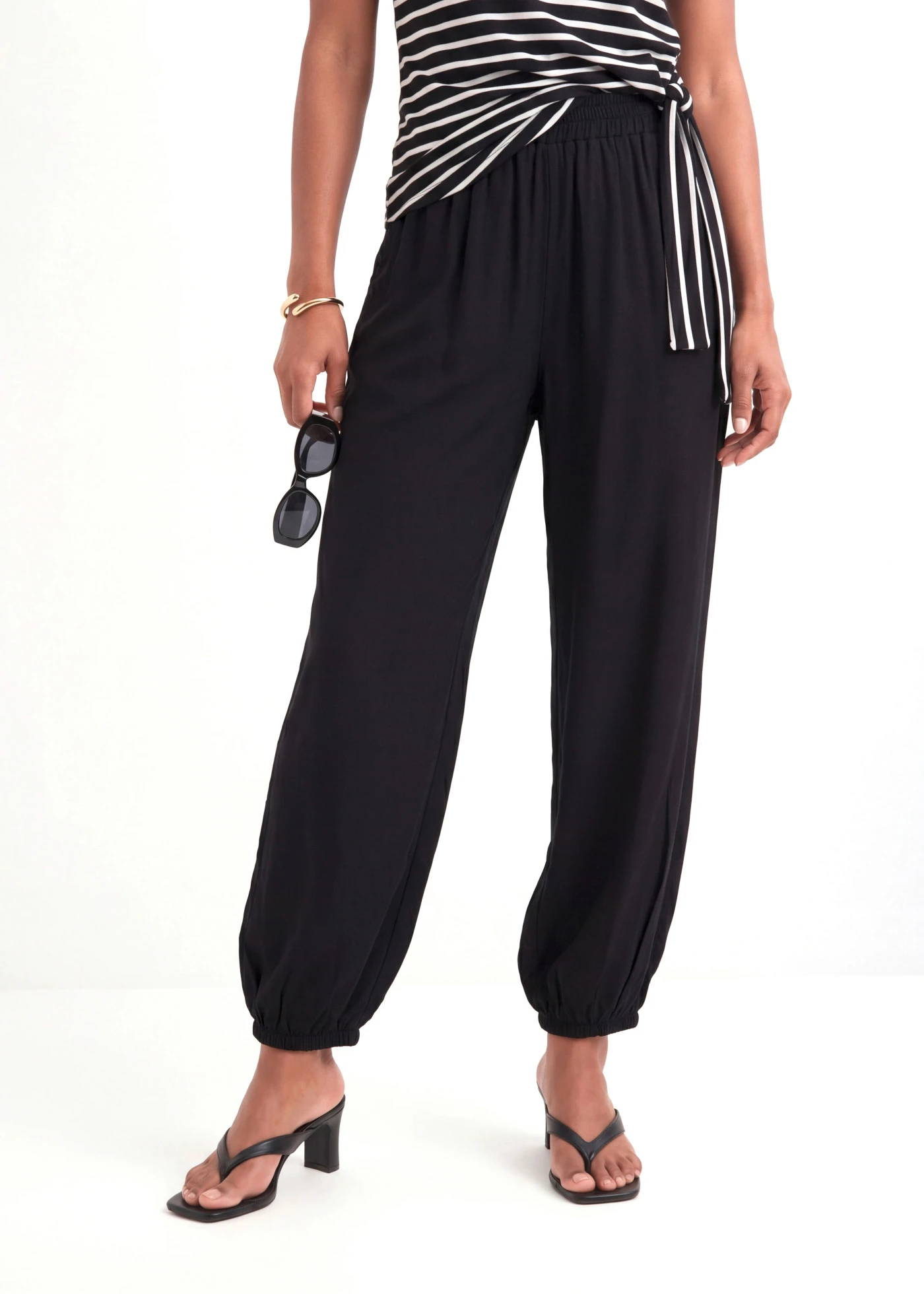 Pantalon ballon en viscose fluide • noir • product-page.page-title-suffix