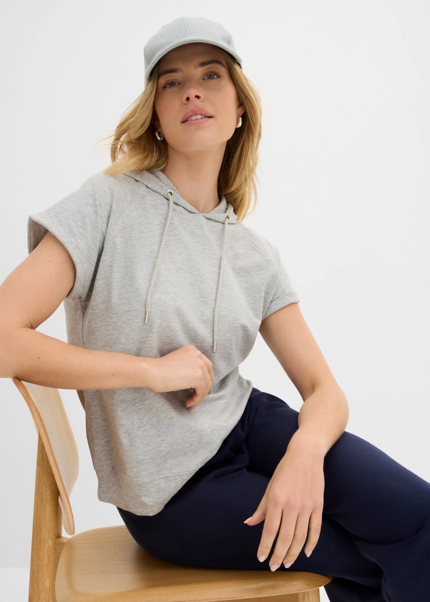 Sweat à capuche • gris clair chiné • Boutique bonprix