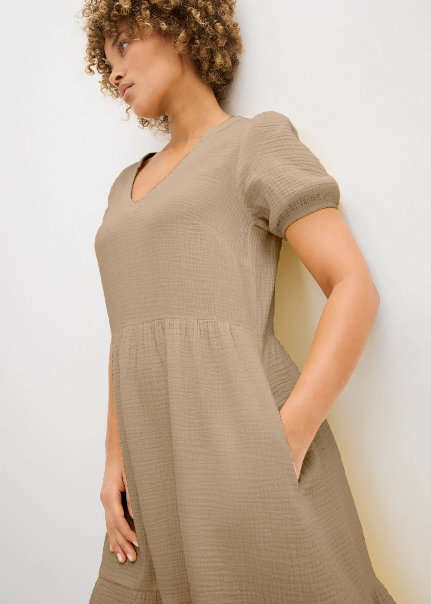 Oversized katoenen jurk van mousseline • lichtkaki • product-page.page-title-suffix