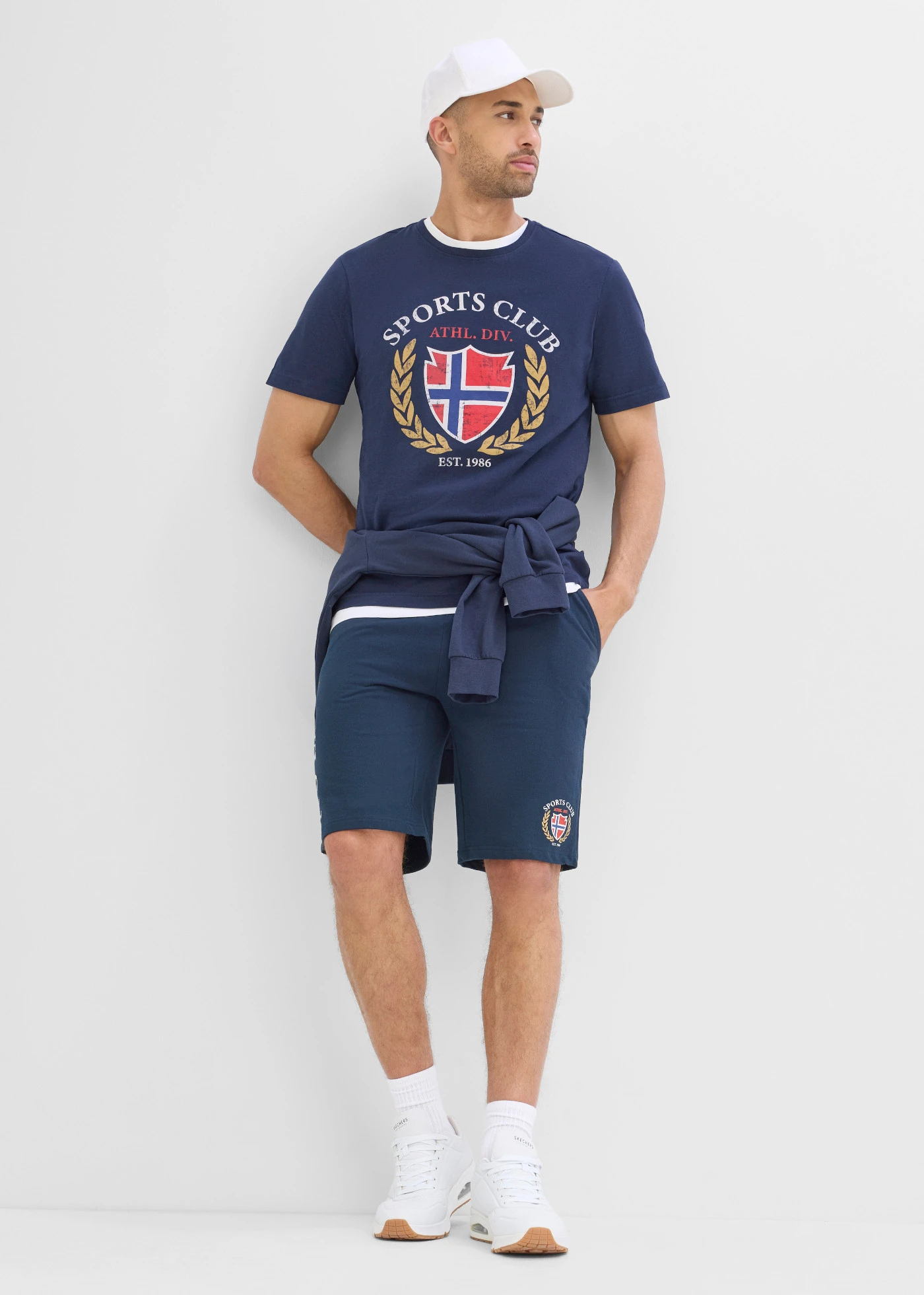 T-shirt van puur biologisch katoen • donkerblauw met print • product-page.page-title-suffix