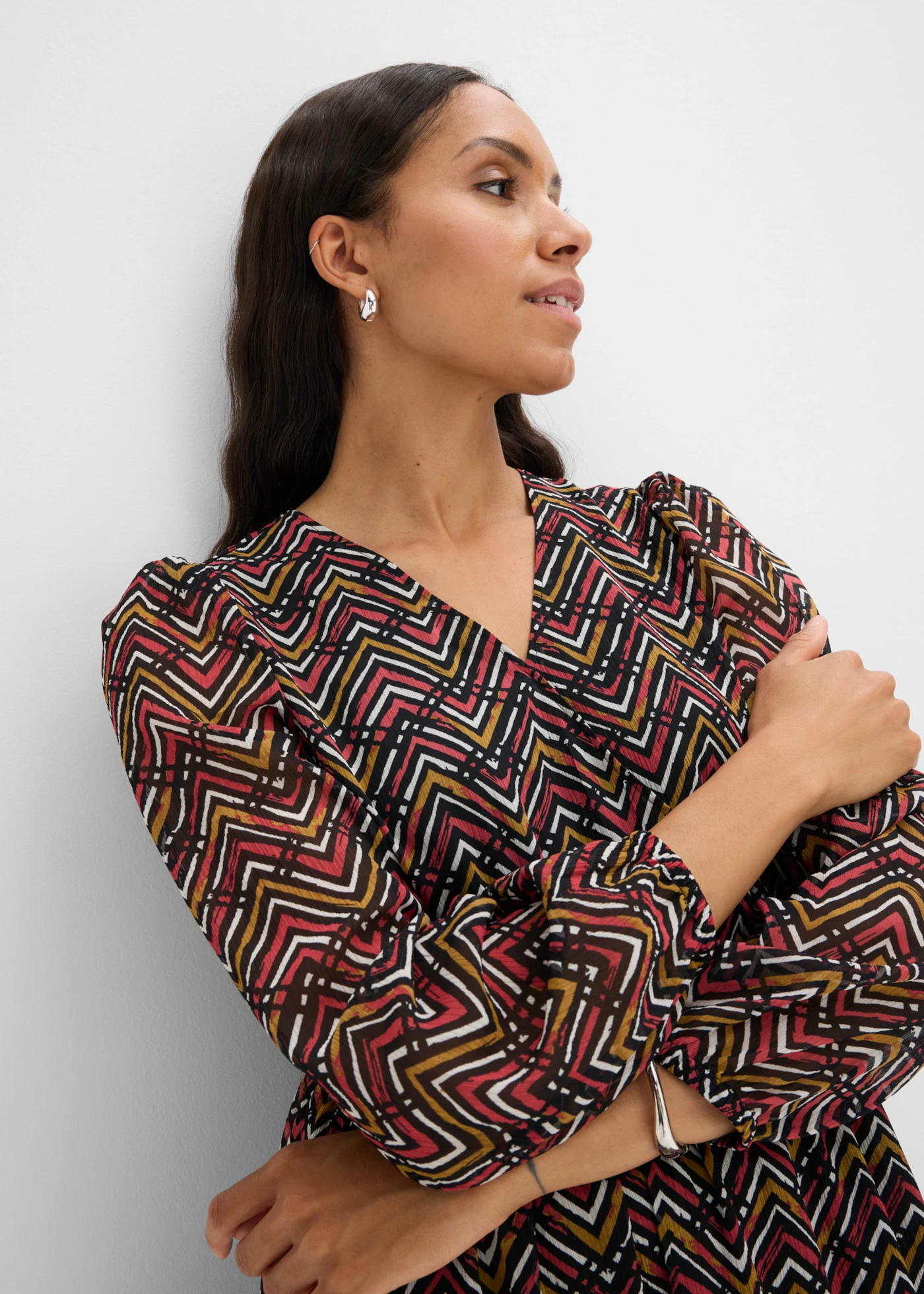 Rochie din șifon • negru, cu imprimeu grafic • magazin bonprix
