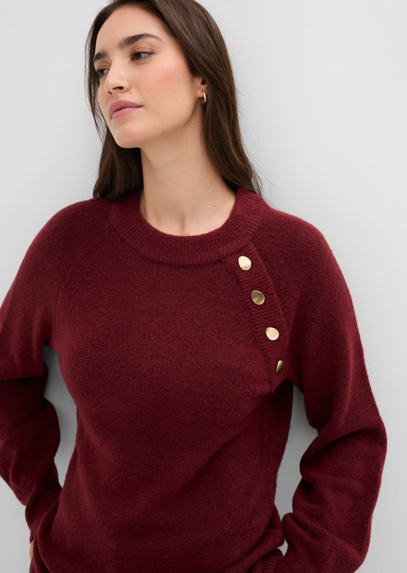 Trui met goudkleurige sierknopen • esdoornrood • bonprix online shop