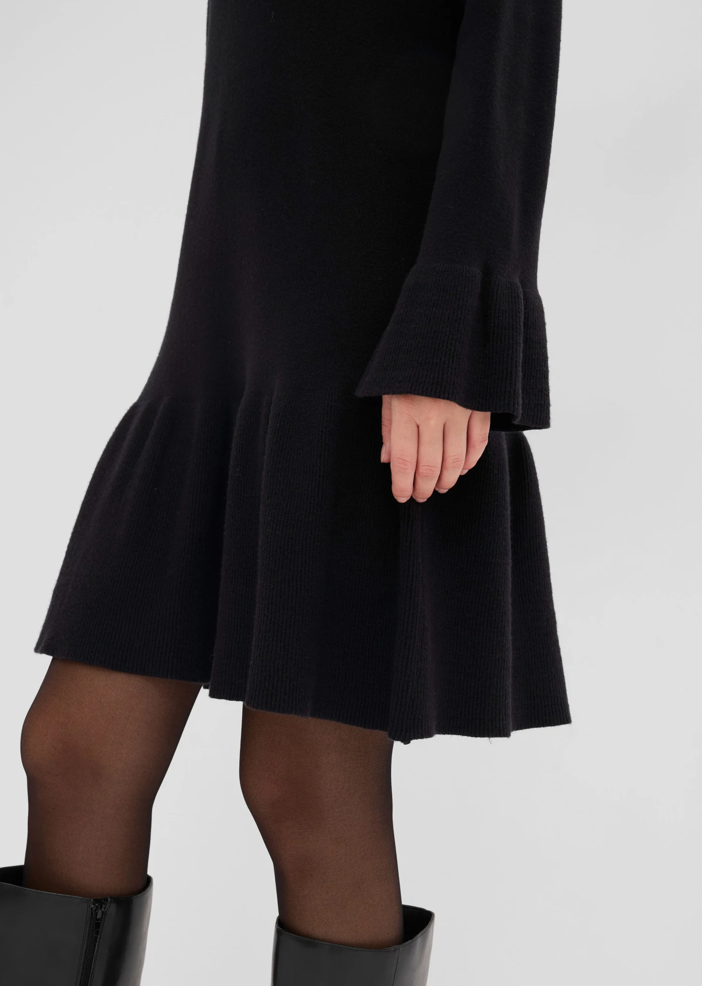 Rochie tricotată din material cu viscoză • negru • magazin bonprix