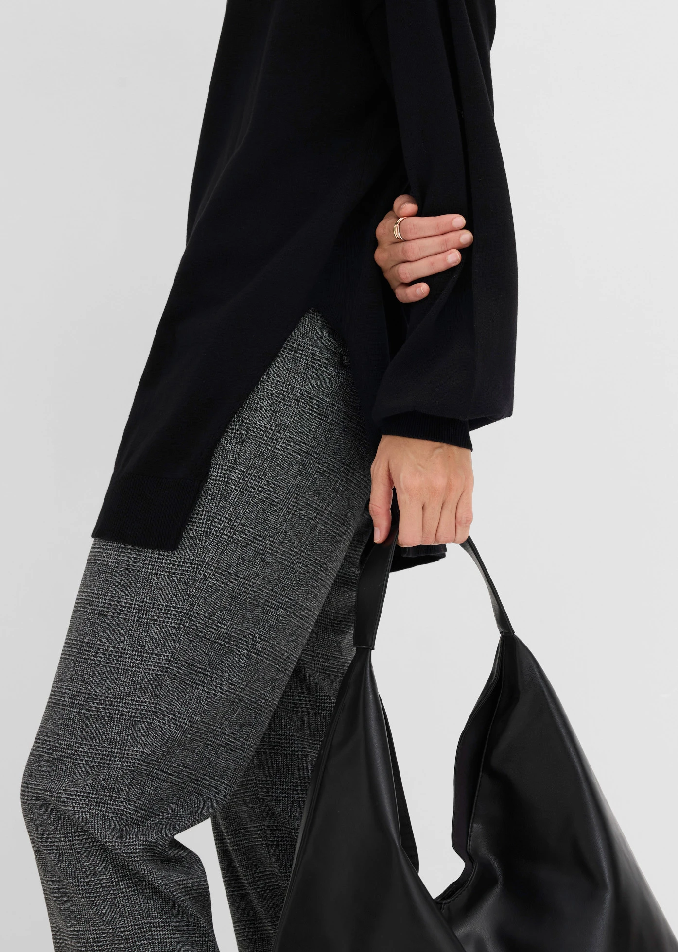Pull à col roulé en viscose mélangée • noir • Boutique bonprix