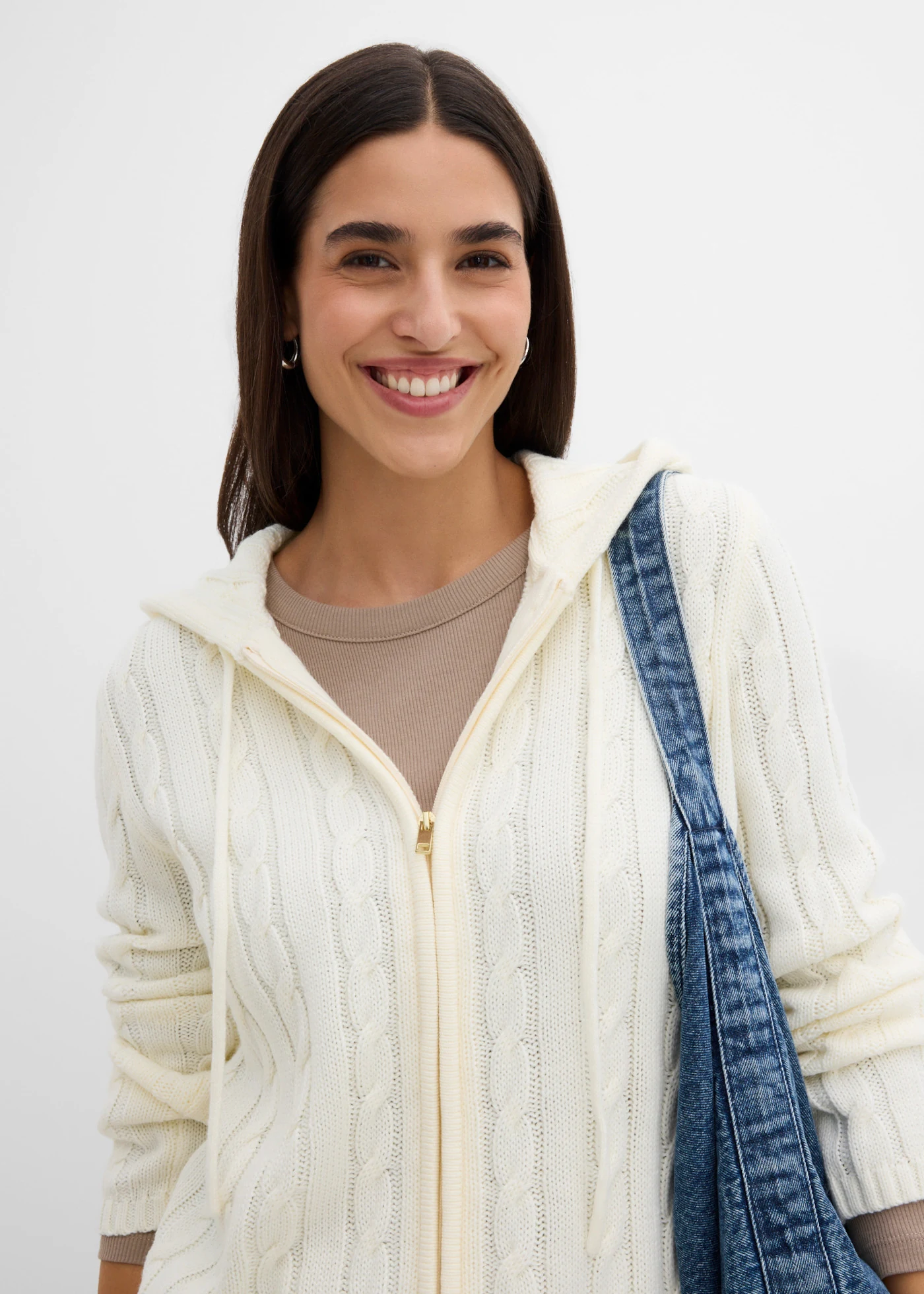 Gebreid vest met kabelpatroon • wolwit • bonprix online shop