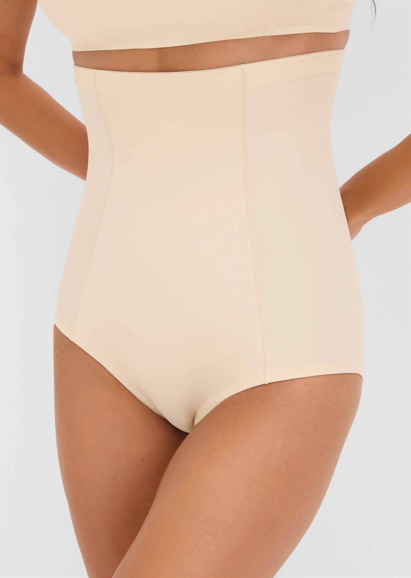 Sterk corrigerende high waist slip • poudre • bonprix online shop