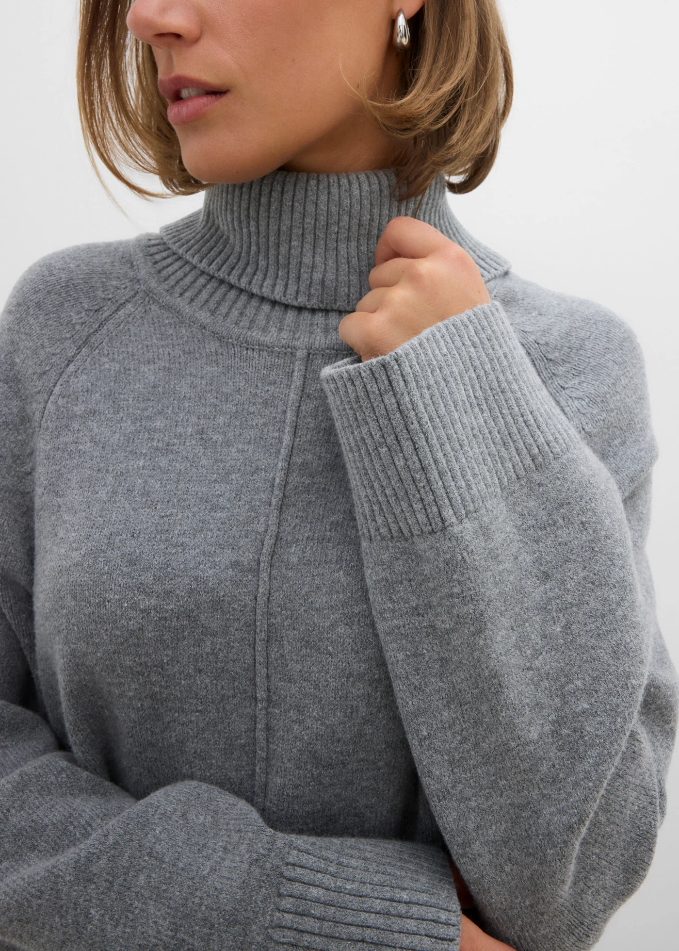 Pulover cu guler rulat cu cusătură decorativă • gri melanj • magazin bonprix