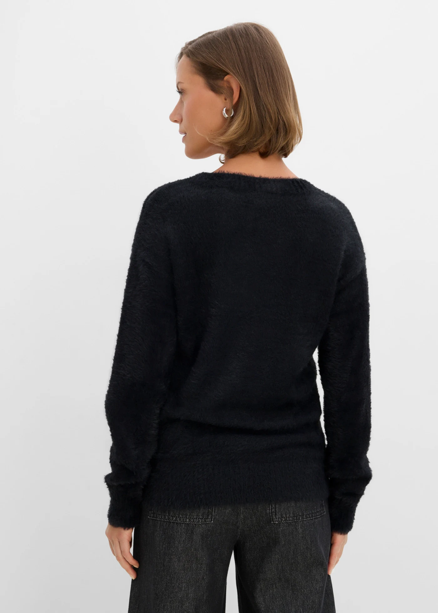 Svetr s plyšovým vzhledem • černá • bonprix obchod