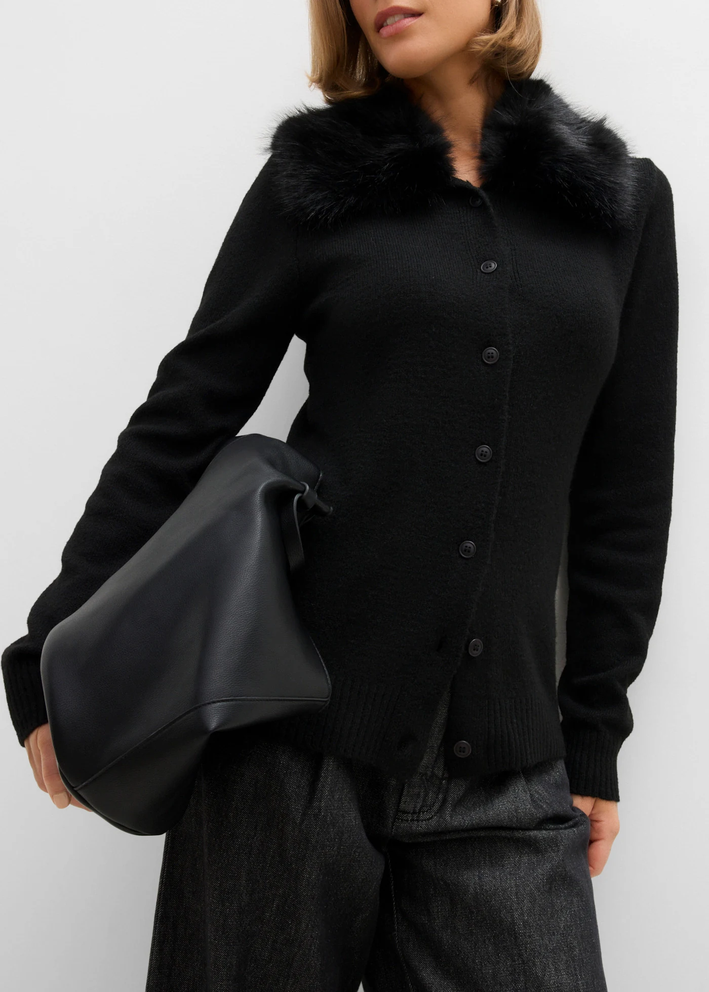Getailleerd vest met kraag van imitatiebont • zwart • bonprix online shop
