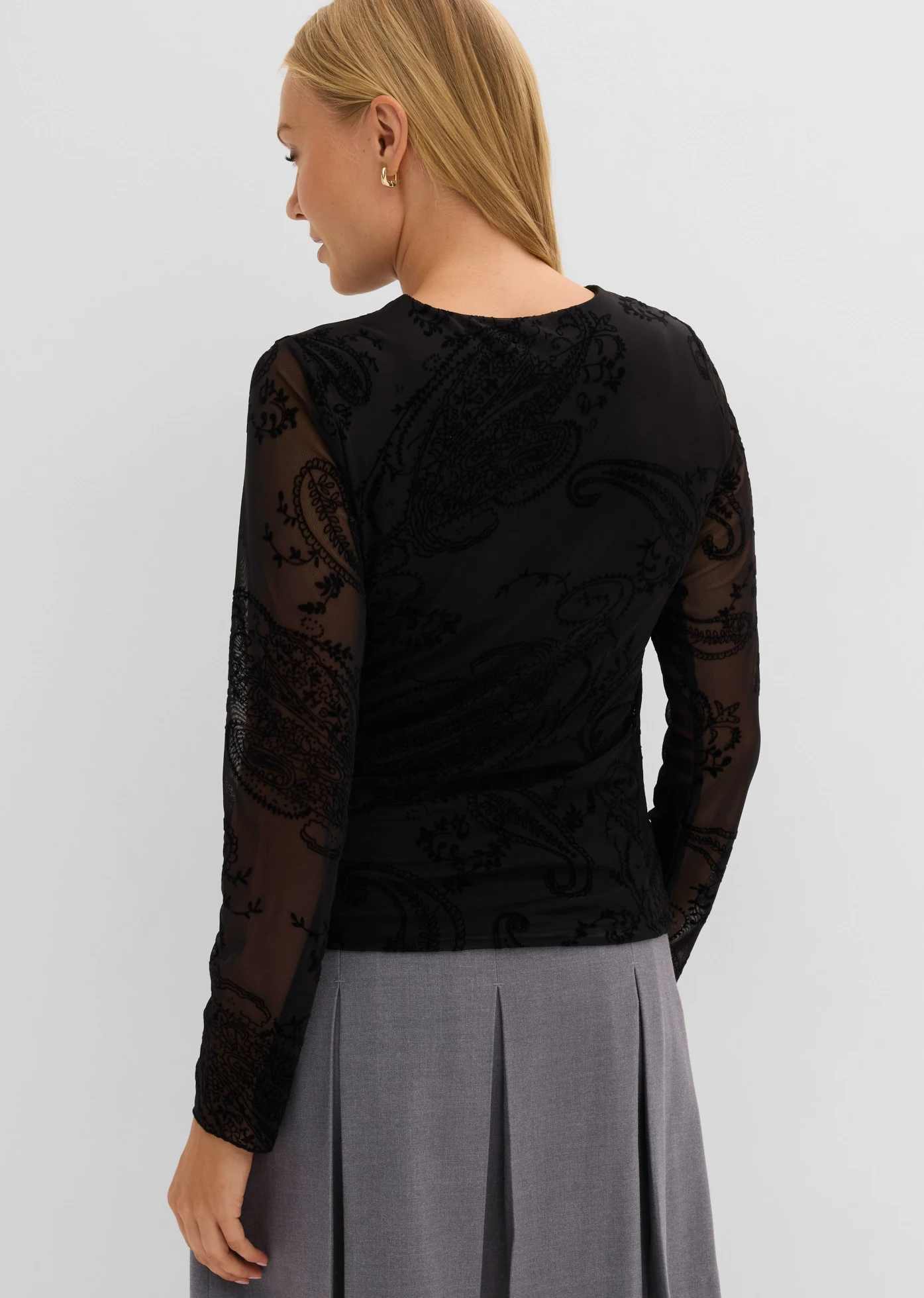 Bluză cu mâneci lungi din mesh fin • negru paisley • magazin bonprix