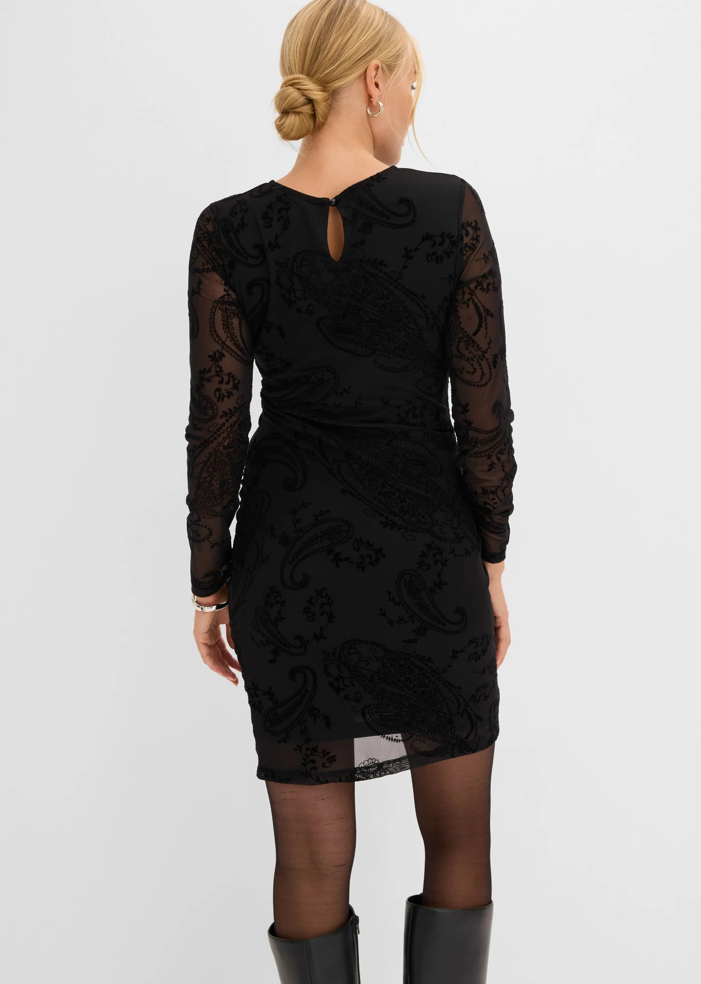 Rochie din jerse din mesh fin • negru paisley • magazin bonprix