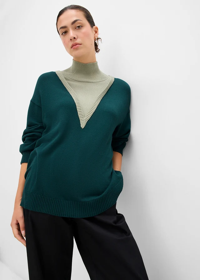 Pulover cu guler înalt rulat și detaliu la decolteu, din material moale cu viscoză • verde profund-verde-stuf • magazin bonprix
