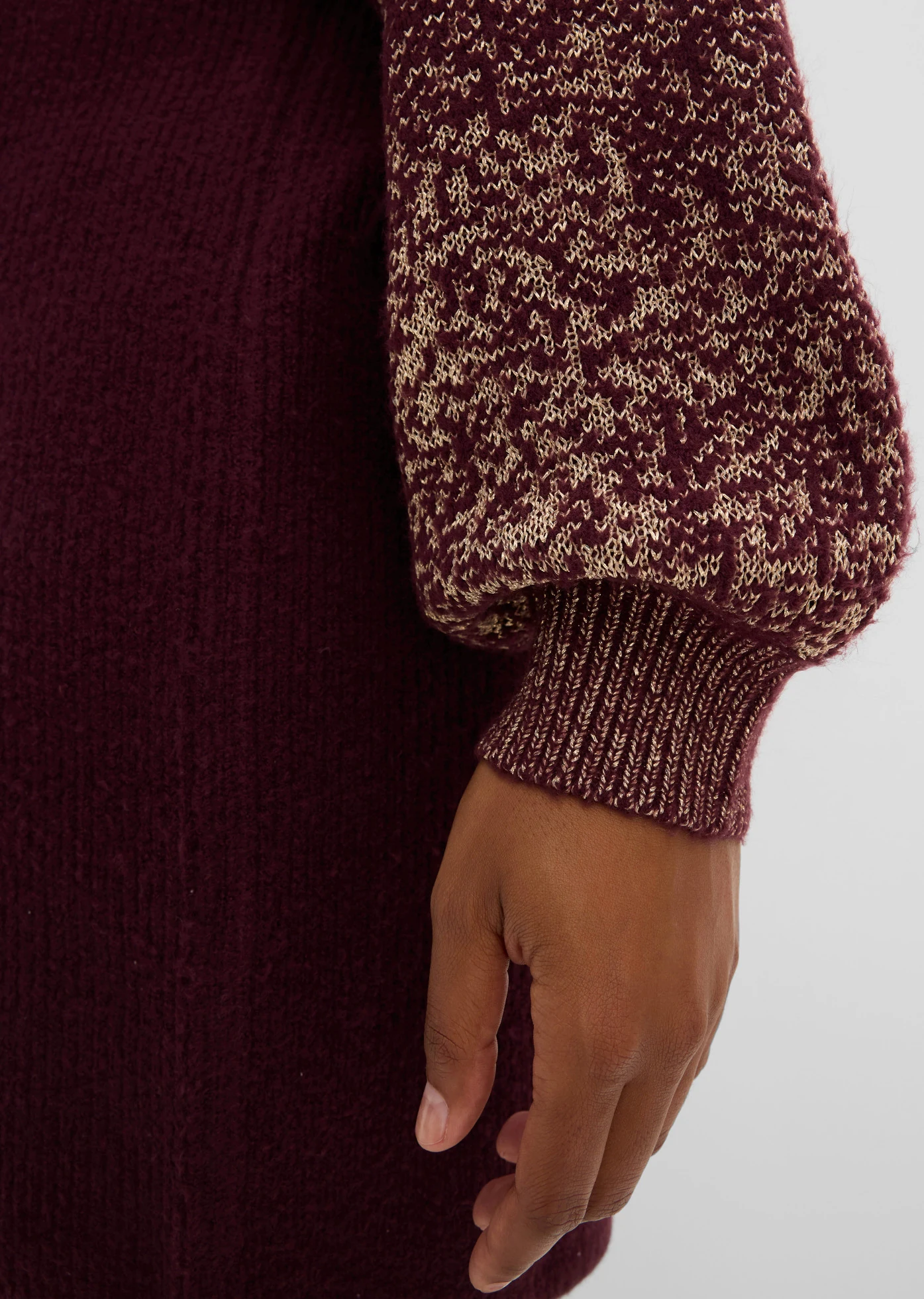 Robe en maille, effet brillant • bordeaux/doré plus size • Boutique bonprix