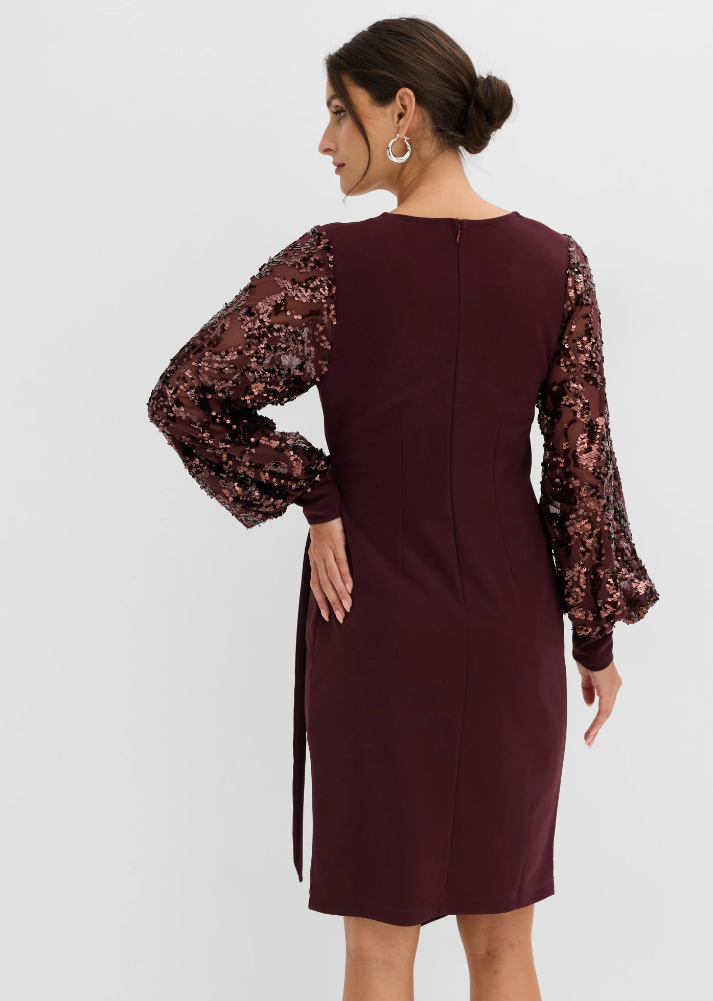 Midi jurk met paillettenborduursel op de mouwen • wijnrood • bonprix online shop