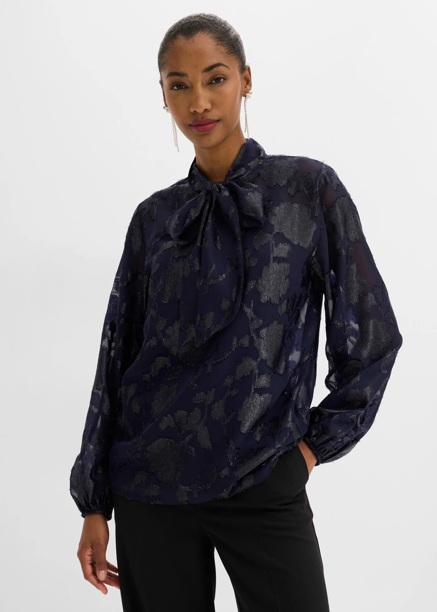 Blouse ample à broderies • bleu • Boutique bonprix