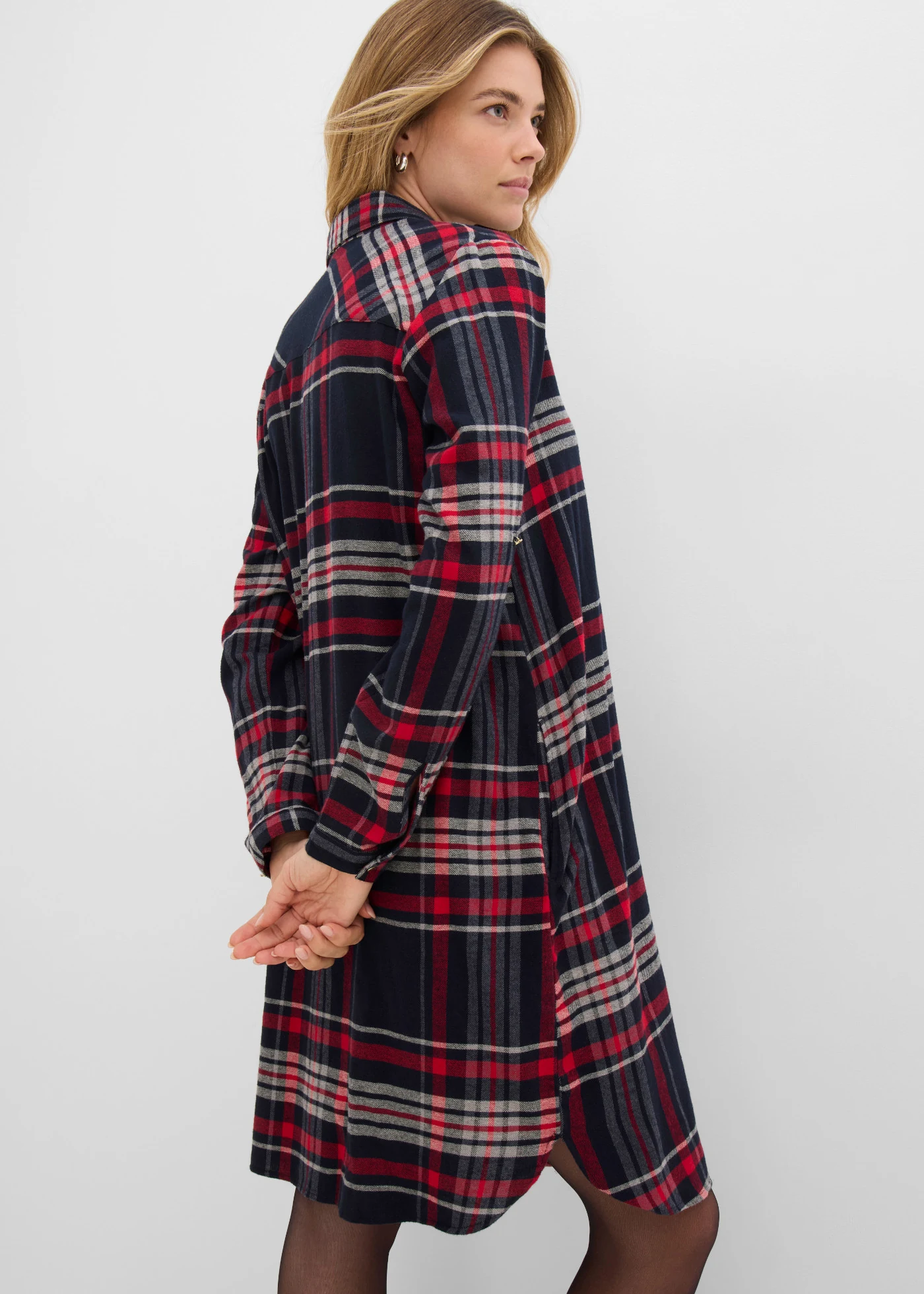Robe chemise 100% coton • bleu foncé/rouge/blanc carreaux • Boutique bonprix