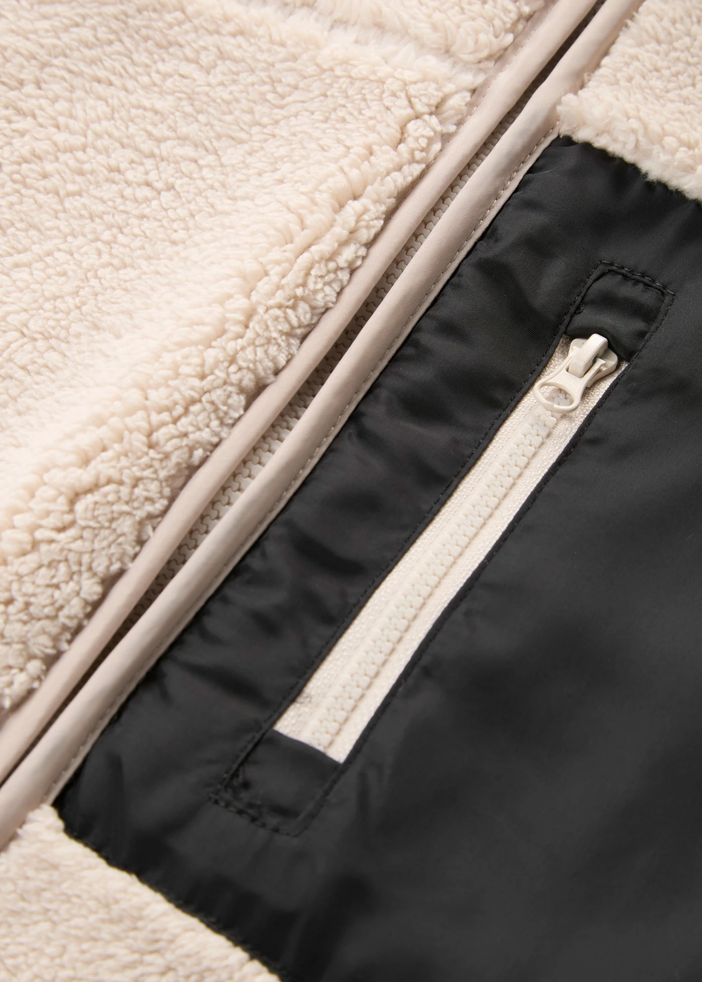 Veste en polaire peluche • gris pierre • Boutique bonprix