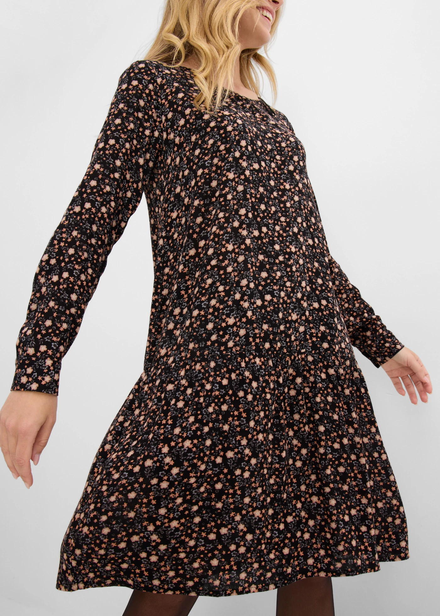 Jurk van soepele viscose • zwart gebloemd • bonprix online shop
